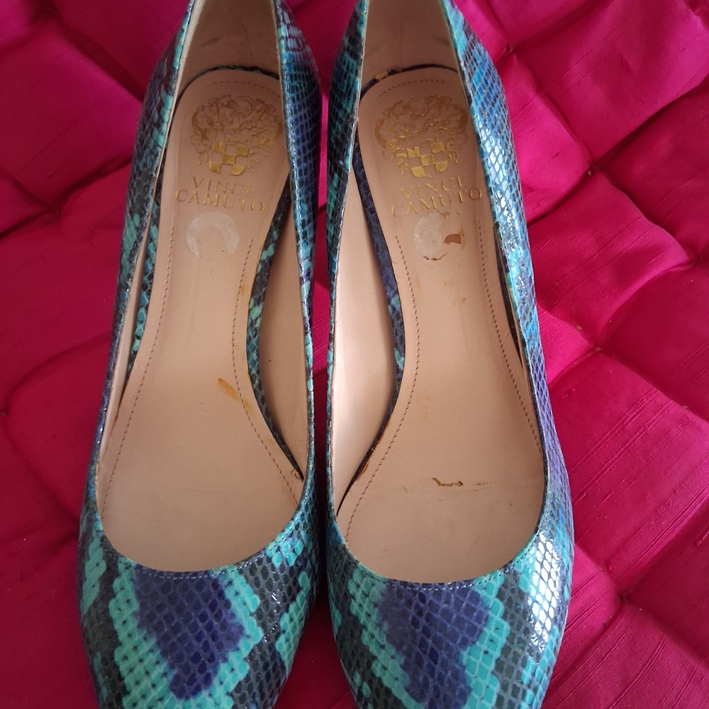 Vince Camuto Teal and Navy Snakeskin Heels